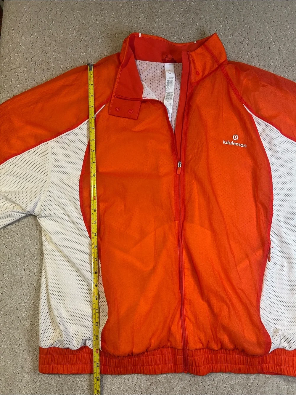 NWT Women’s Lululemon License to Train Textured Jacket size L in cherry ember